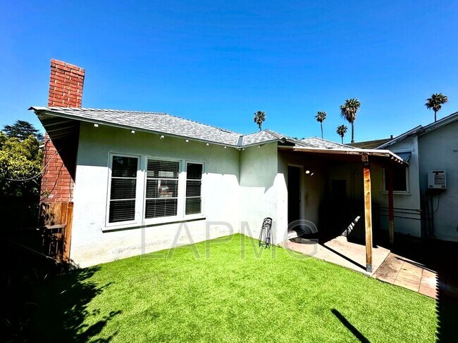 Building Photo - 607-611 N. El Molino Avenue