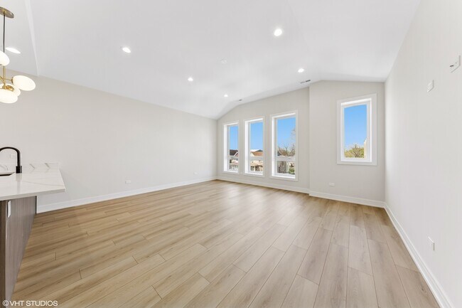 Foto del edificio - 5000 S Prairie Ave