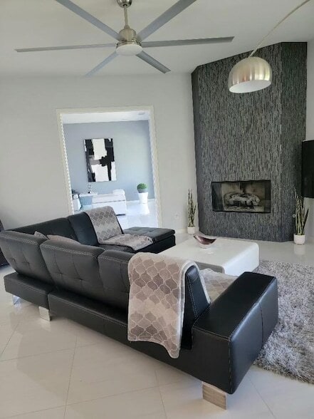 Building Photo - 5 Curie Ct