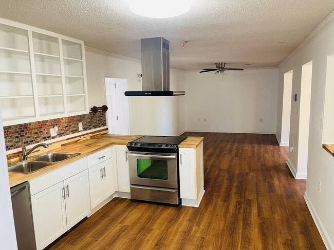 Building Photo - 1033 GA-155 N