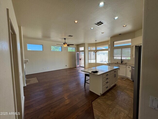 Building Photo - 19231 N Coyote Lakes Pkwy
