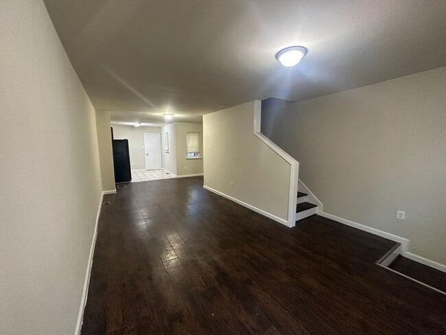 Building Photo - 3 BED 1 BATH HOME FOR RENT.