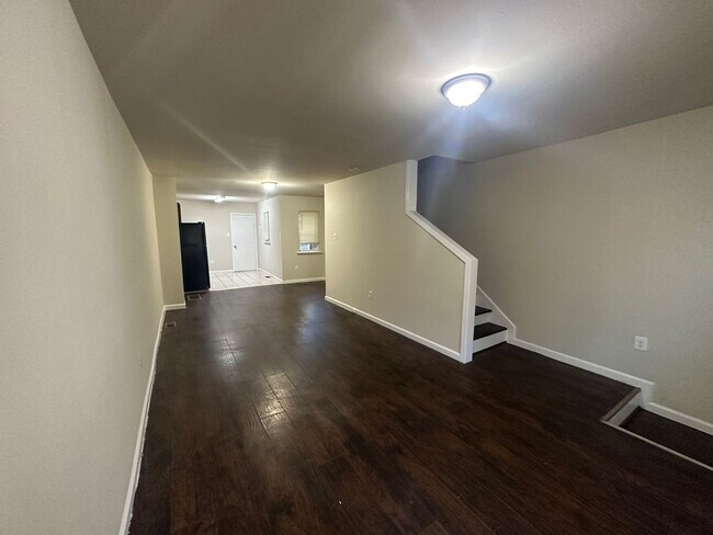 Foto del edificio - 3 BED 1 BATH HOME FOR RENT.