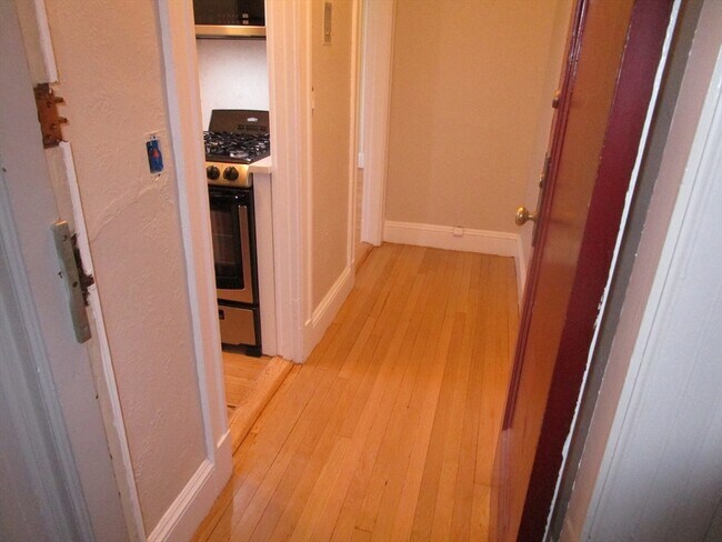 Building Photo - 122 Riverway