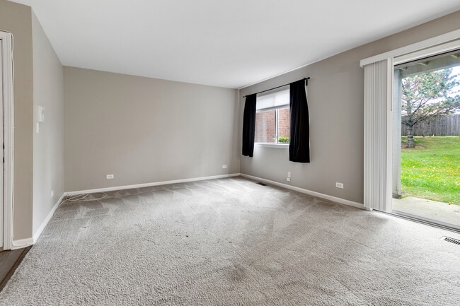 Building Photo - 1300 Woodside Ct