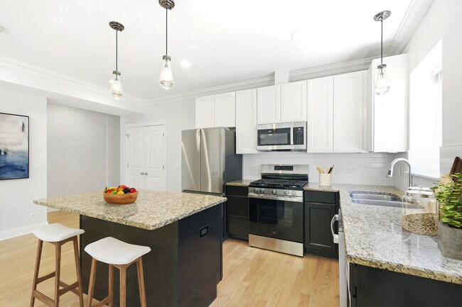 Foto del edificio - 6341 N Oakley Ave