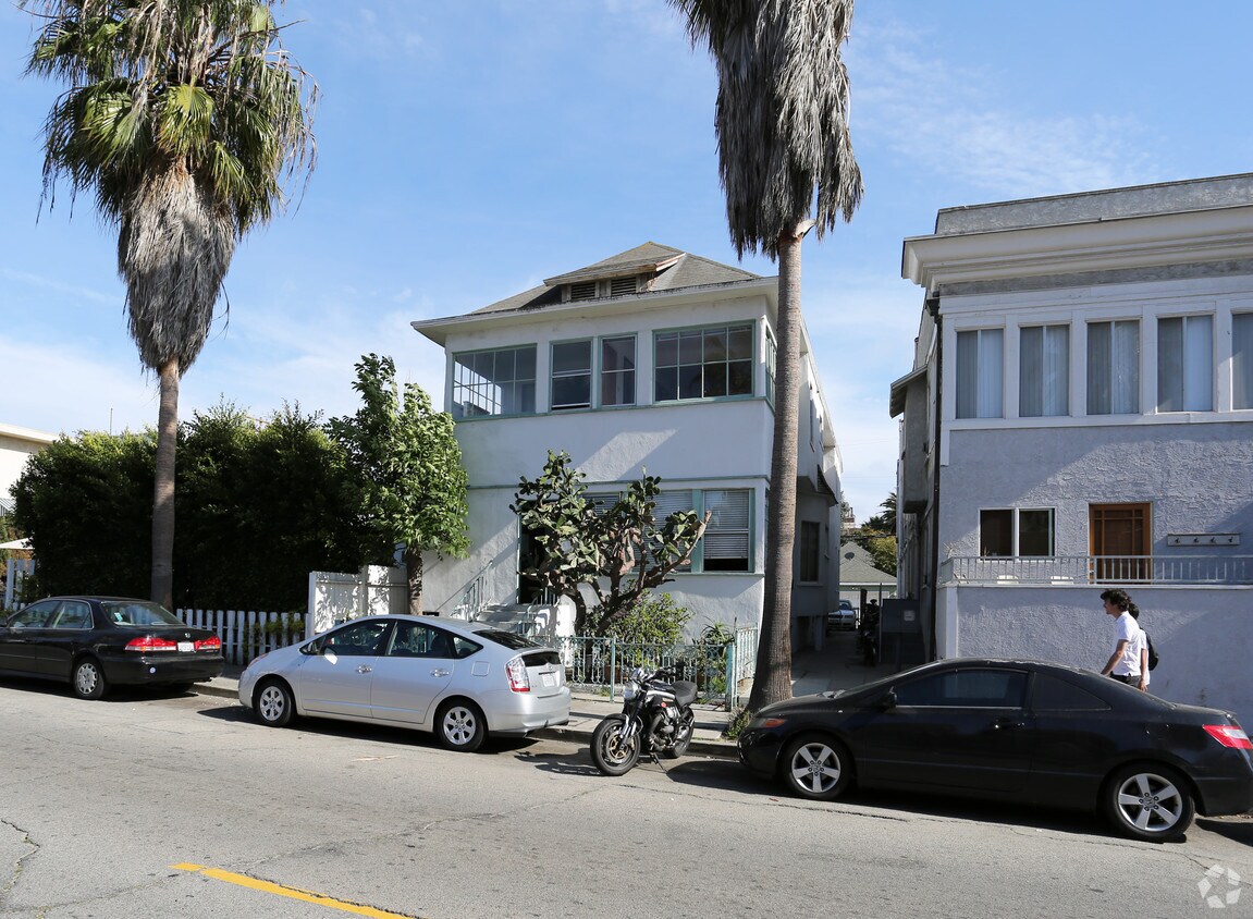 Primary Photo - 24 Rose Ave