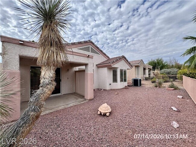 Building Photo - Beautiful 55+ Home with Vaulted Ceilings & Stainless Steel Kitchen