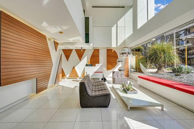 Building Photo - Hollywood Luxury Condo — 2 Beds • 2.5 Bath...
