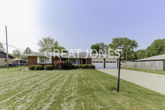 Primary Photo - 2323 E 39th St