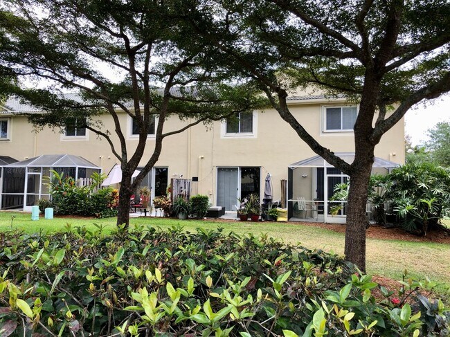 Foto del edificio - 2233 Ensenada Terrace