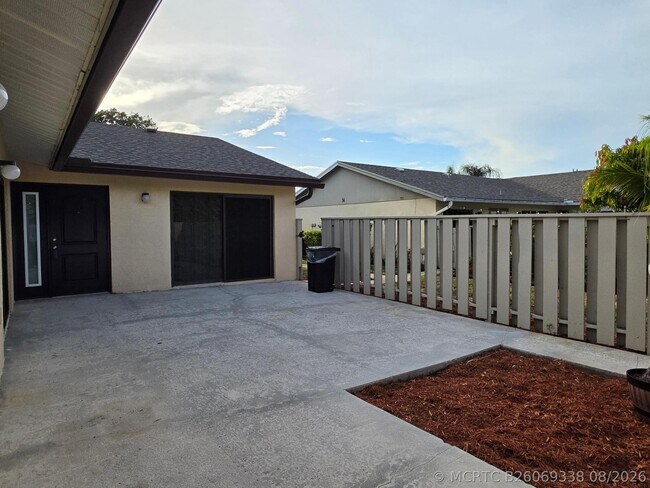 Foto del edificio - 8092 Ambach Way