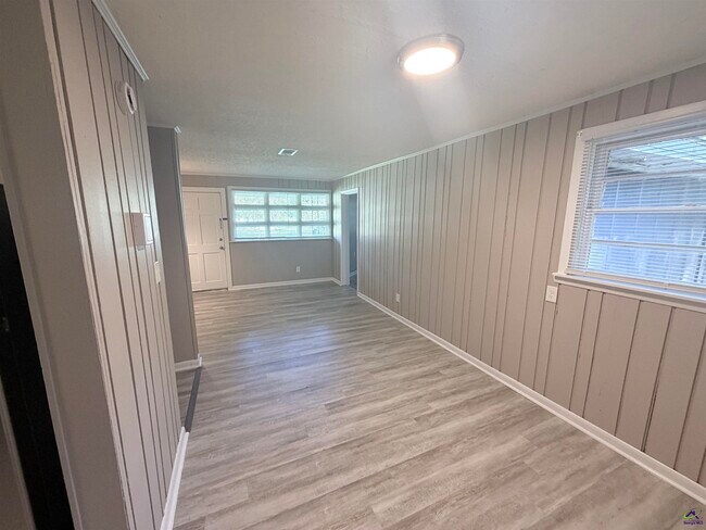 Foto del edificio - 624 Pine Ridge St