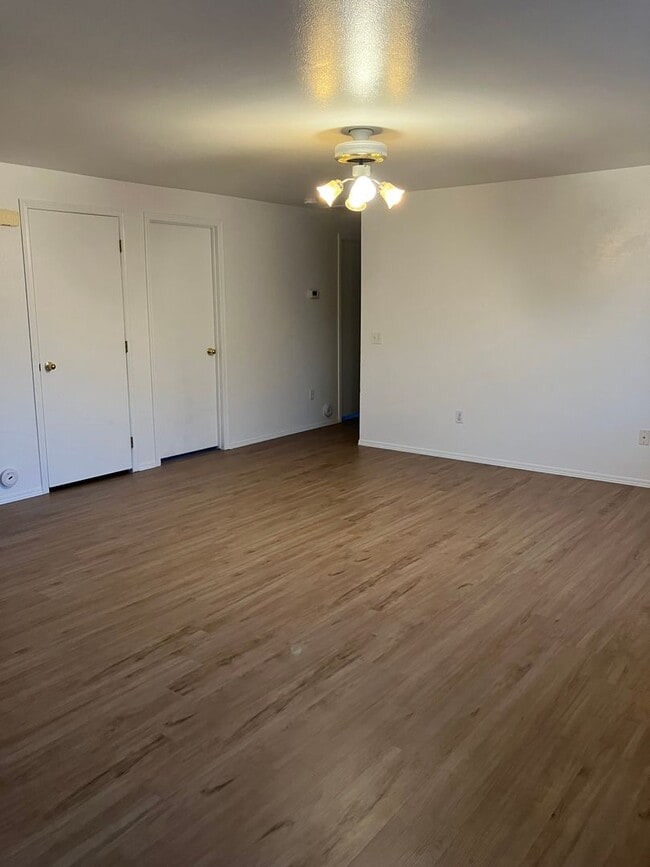 Foto del edificio - 903 E White Birch Ave