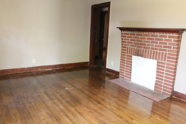Building Photo - 903 W Residence Ave
