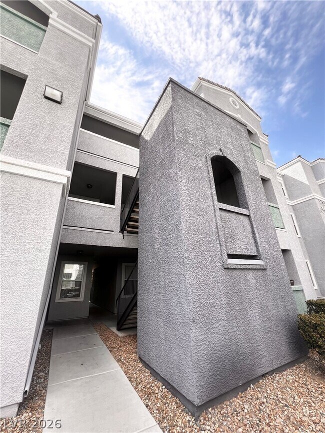 Building Photo - 6955 N Durango Dr