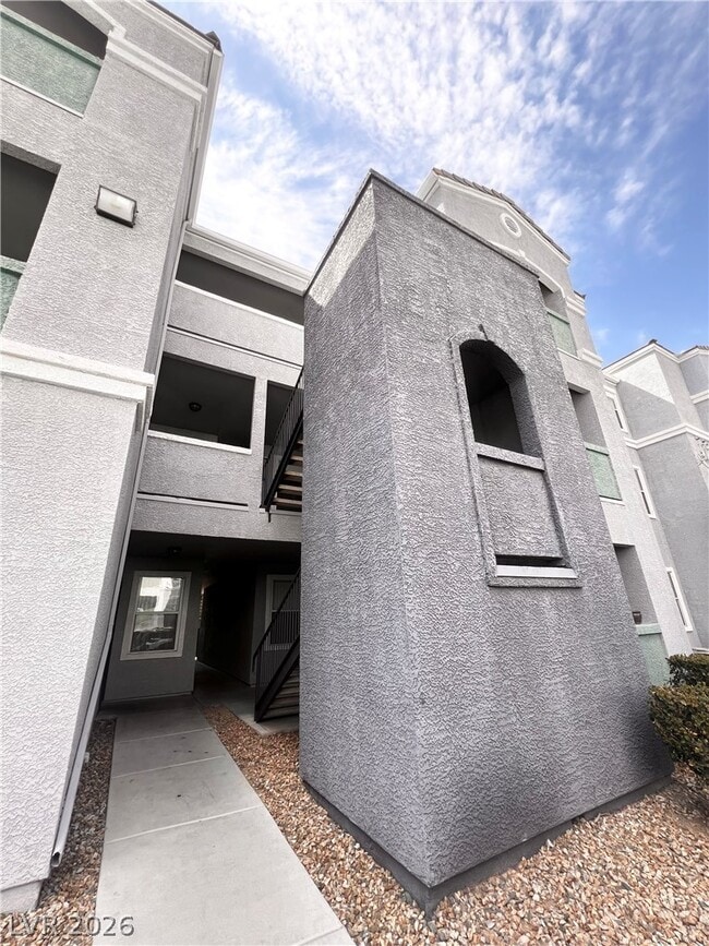 Building Photo - 6955 N Durango Dr