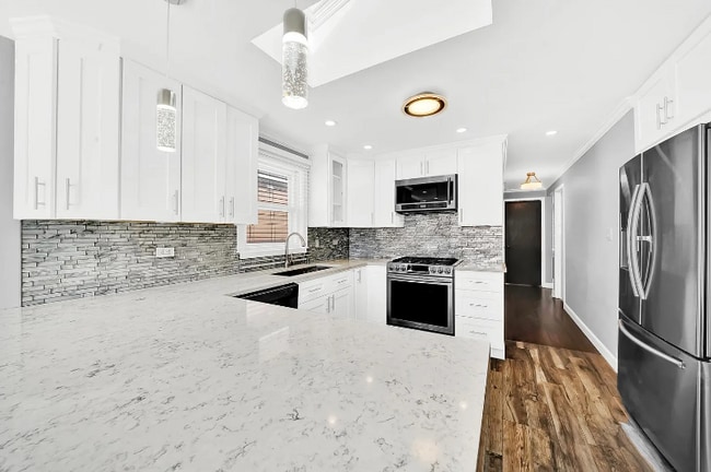 Building Photo - 5424 S New England Ave