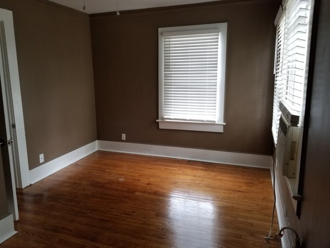 One bedroom - 410 Duncan St