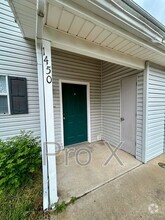 Building Photo - 1450 E Sequoyah Ct