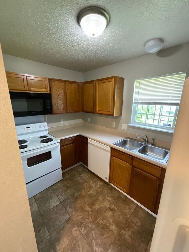 Foto del edificio - 4 Bed 2 Bath Home for Rent