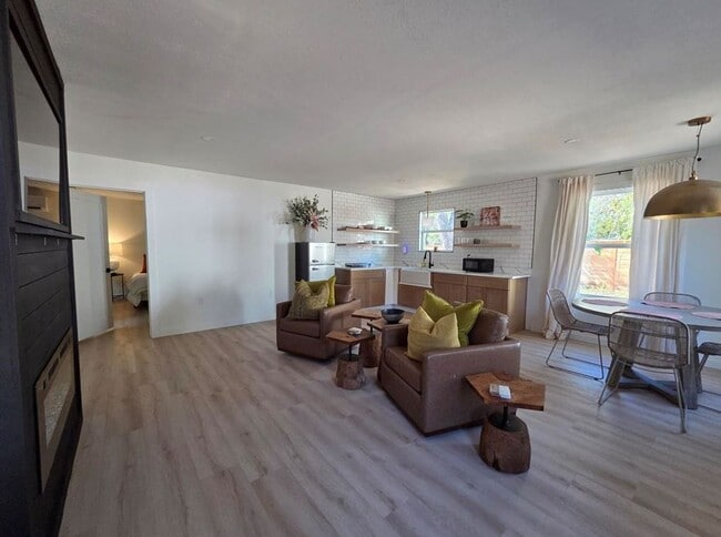 Foto del edificio - FOR LEASE!!!!!!!!