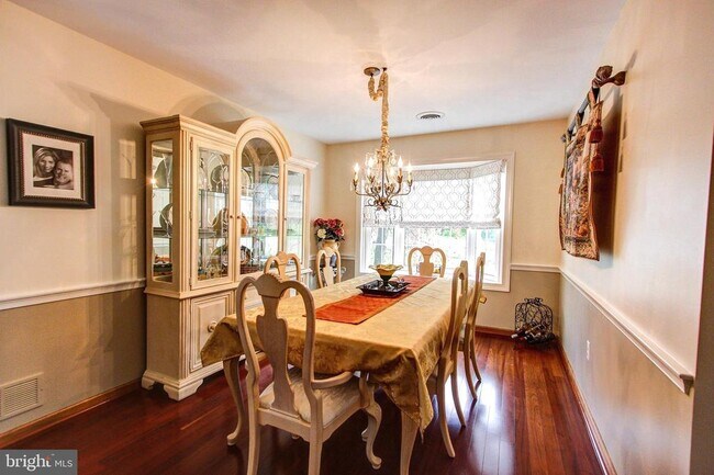 Building Photo - 686 Woodspring Dr