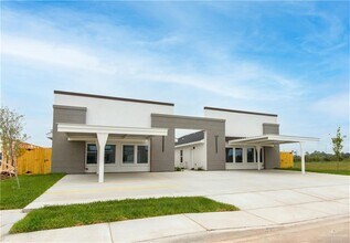 Building Photo - 1300 N Aryana Ave