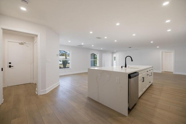 Foto del edificio - 328 Monet Dr