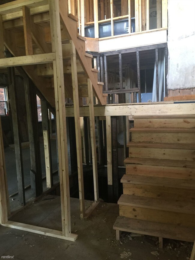 Building Photo - 524 E Kirby St