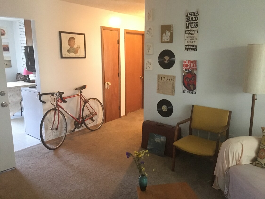 Primary Photo - 858 Highland Dr