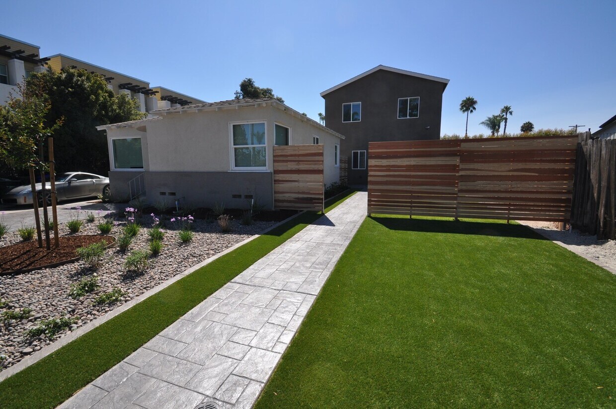 Foto principal - 4BD/2BA, Private Yard!