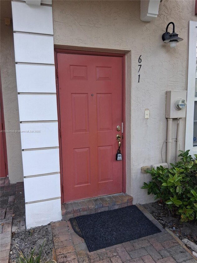 Foto principal - 671 NW 42nd Ave