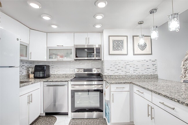 Building Photo - 111 Briny Ave