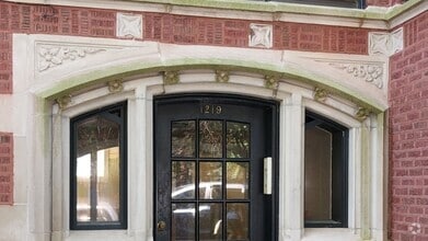 Building Photo - 1219 E Madison Park