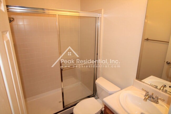 Building Photo - 5 br, 3.5 bath House - 6146 Frost Ridge Way