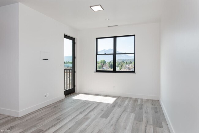 Foto del edificio - 1 br, 1 bath Condo - 2051 Cross Street 206