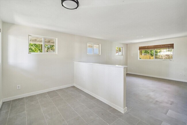 Foto del edificio - 4 Bedroom 2 Bath Home