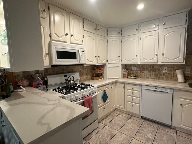 Spacious Kitchen with plenty of cabinets and counterspace - 5901 Canterbury Dr