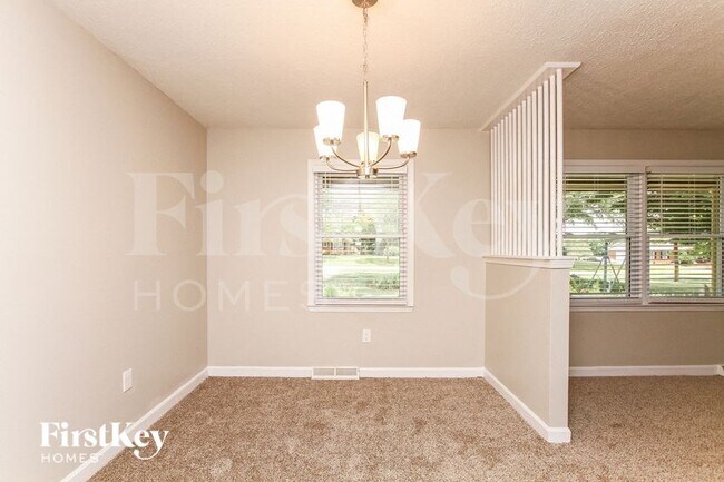 Building Photo - 6235 Lynwood Dr NW