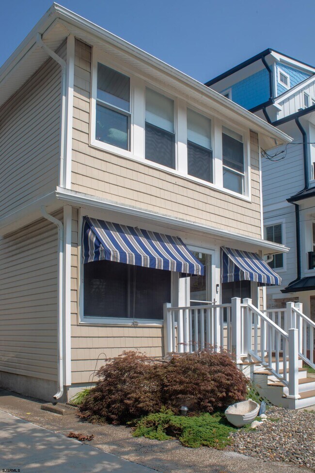 Building Photo - 115 N Richards Ave