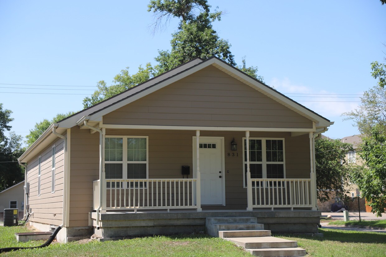 831 Thurston St, Manhattan, KS 66502 House Rental in Manhattan, KS
