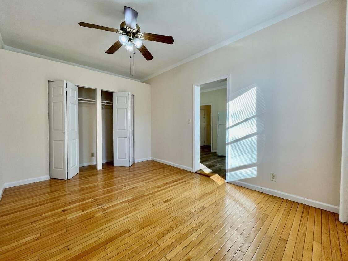 Primary Photo - 1614 Summit Ave