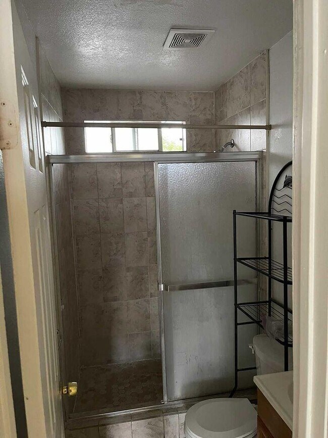 Foto del edificio - 830 N Angeleno Ave