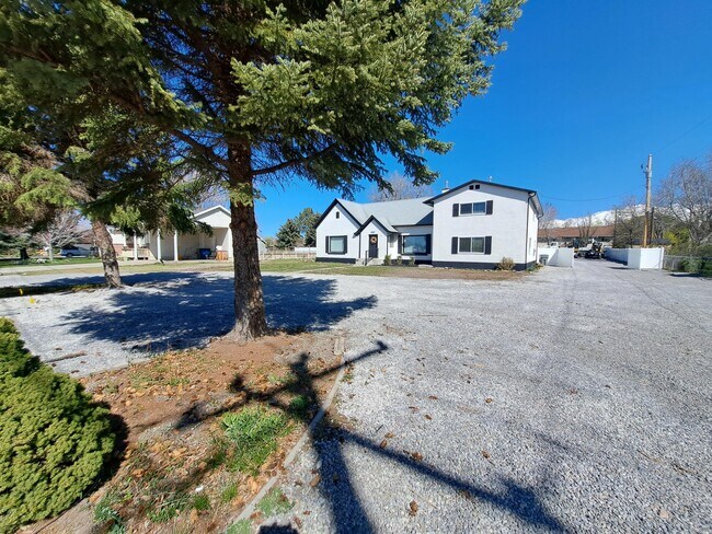 Building Photo - 579 E 300 N