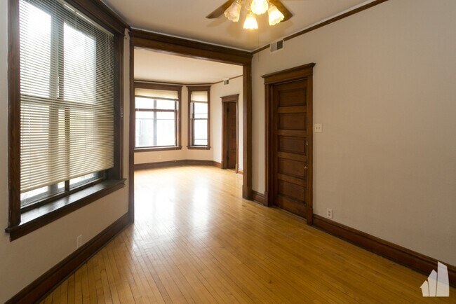 Foto del edificio - 2523 N California Ave