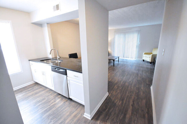 renovated open floor plan - Grandview Passage Apartments