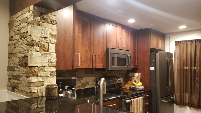 Kitchen - 1029 Cottonwood Ct