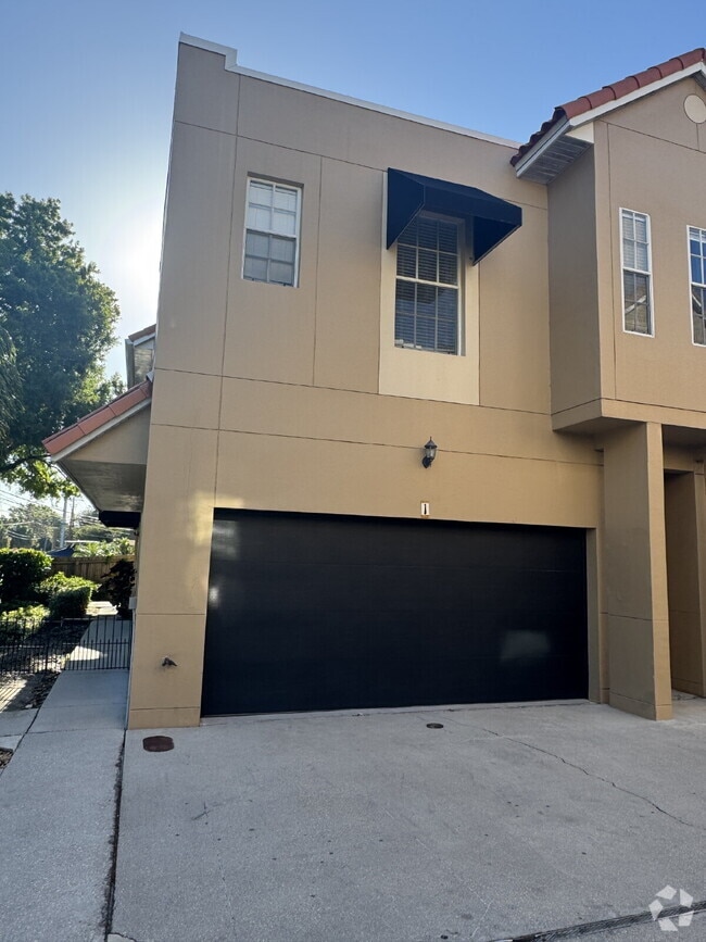 Building Photo - 3210 W Horatio St