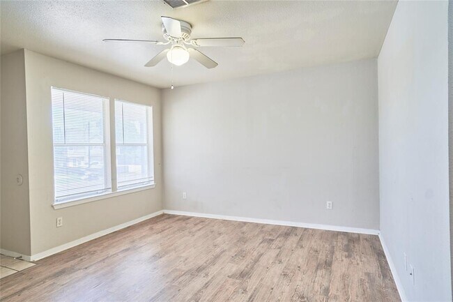 Building Photo - 2214 Katy Ln